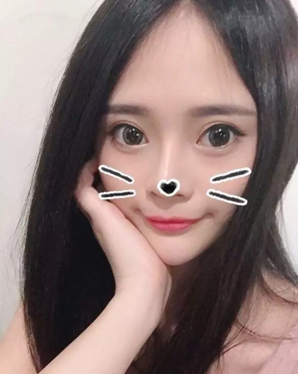 吃飯一直被拍!「正妹吃麵線」超讓人看醉了...男友才能擁有的超幸福瞬間啊…