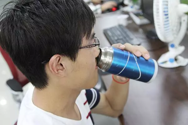 長期喝電熱水壺燒水,對人體到底有沒有害?喝水時要注意什麼?
