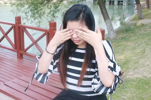 睫毛總是掉,還往眼睛裡面長是怎麼回事?怎麼辦?不妨了解下
