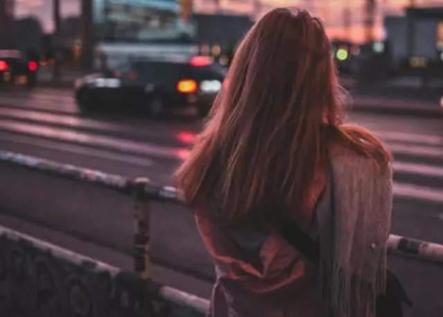 一個33歲女人的悲哀:「你說過等我,可最後卻等到了你的喜帖」