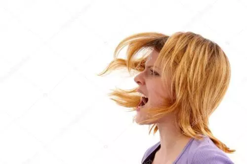 媽媽來我家小住,無意間聽到她和婆婆的對話,我立馬把她送回家