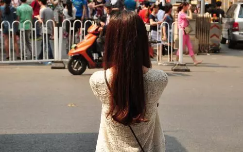 小舅子當我面叫我姐夫,看到他私下對我的稱呼,才知我是提款機