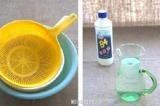 塑膠菜籃縫隙污垢難清潔?清水中加「一物」泡一泡,立馬變得乾乾凈凈!