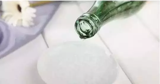洗頭髮時加一點這個,刺激頭髮加快生長!不到幾天頭髮就長回來了!便宜有效!