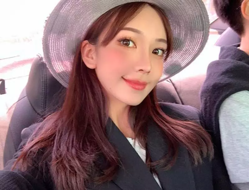 網拍界仙女老闆娘「喜哥」人小志氣高,「蜂腰翹臀」自己當麻豆穩賺不虧!