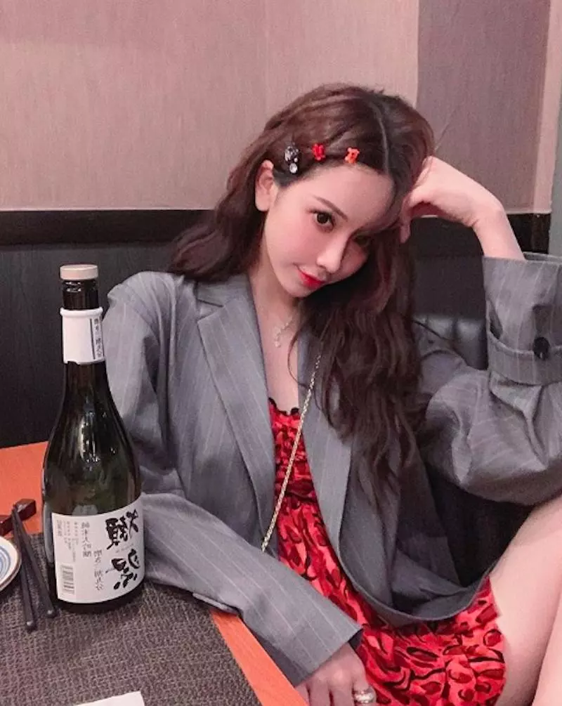 網拍界仙女老闆娘「喜哥」人小志氣高,「蜂腰翹臀」自己當麻豆穩賺不虧!
