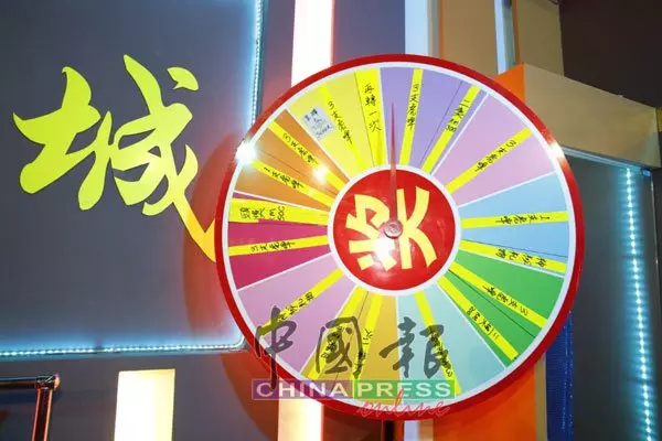 茶室改吊花場春色無邊 吊花還有輪盤抽獎