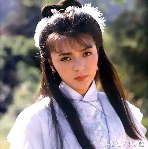 59歲「小龍女」陳玉蓮近照曝光,皺紋叢生顯蒼老,但仍難掩優雅氣質,網友:怪不得周潤發劉德華都為她著迷