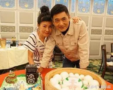59歲「小龍女」陳玉蓮近照曝光,皺紋叢生顯蒼老,但仍難掩優雅氣質,網友:怪不得周潤發劉德華都為她著迷