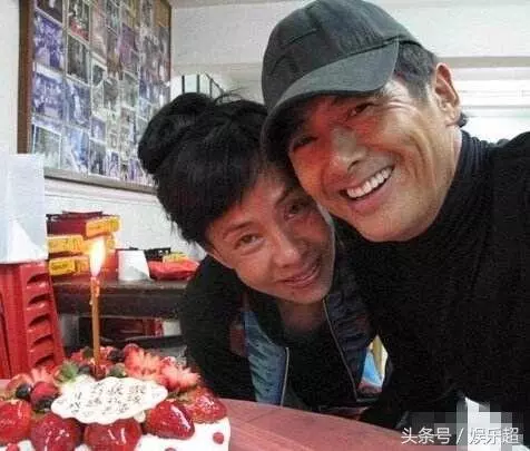 59歲「小龍女」陳玉蓮近照曝光,皺紋叢生顯蒼老,但仍難掩優雅氣質,網友:怪不得周潤發劉德華都為她著迷