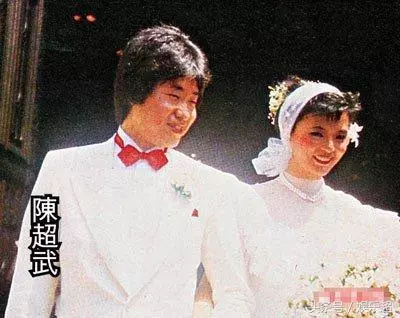 59歲「小龍女」陳玉蓮近照曝光,皺紋叢生顯蒼老,但仍難掩優雅氣質,網友:怪不得周潤發劉德華都為她著迷