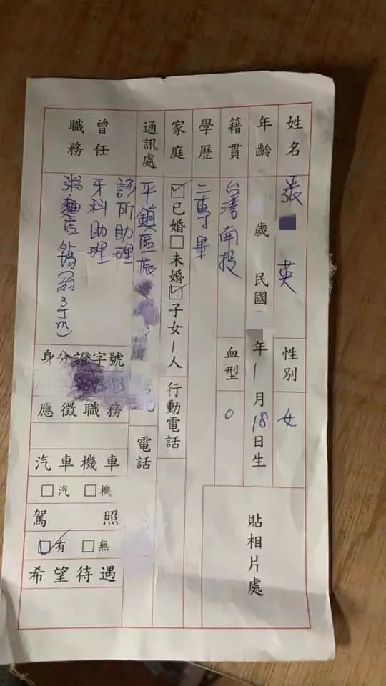 哭求工作但做沒幾天偷錢被逮,老闆心軟沒報警將她辭退,隔天竟回店蒙面搶錢!