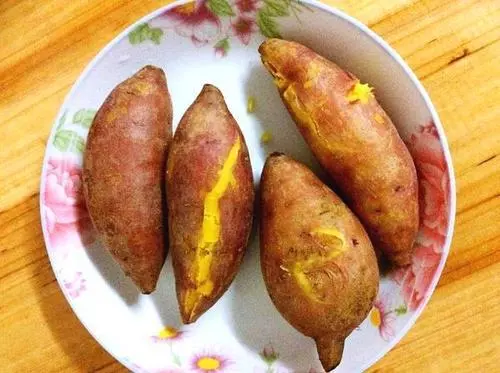 老人說「想不生病,肚裡常空」,有道理嗎?吃飯七分飽,很有技巧