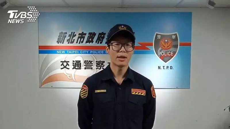 影/逼車下場糗!下車嗆聲卻滑倒 男子狼狽。攔車嗆聲竟然先摔倒
