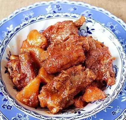 家常菜譜:怎樣燜排骨好吃點?家常燜排骨的做法