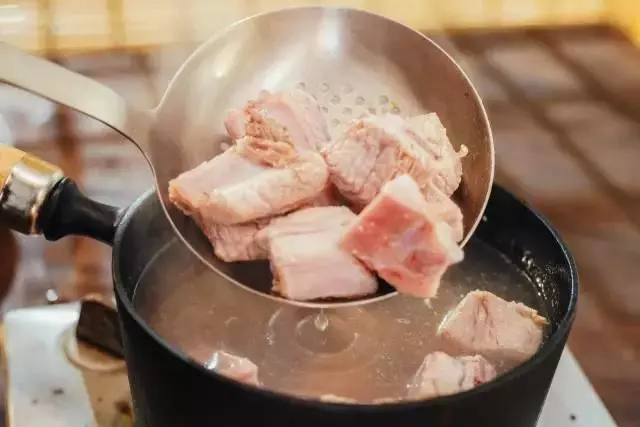 家常菜譜:怎樣燜排骨好吃點?家常燜排骨的做法