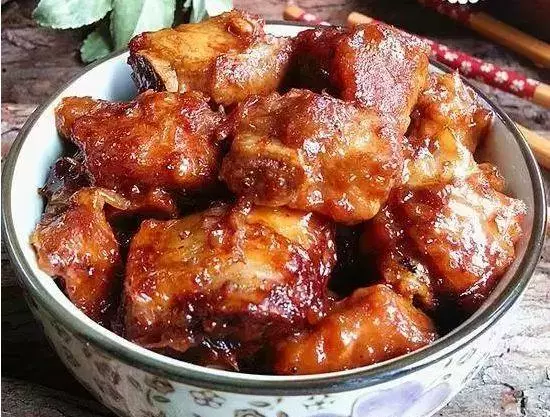 家常菜譜:怎樣燜排骨好吃點?家常燜排骨的做法