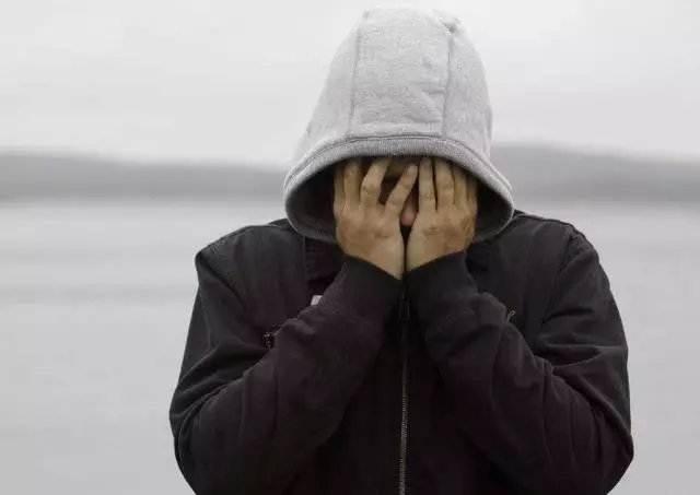 「老婆,我想你了,你回來好嗎」「不回來,除非你母親回老家」
