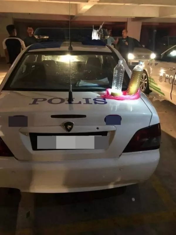 被抓包了 14巡警半夜不巡邏約在停車場抓Kick 原來哥冬水將「好料」的!