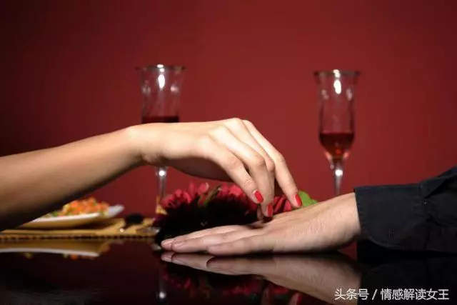 攢錢給男友出國留學,結果他選擇富家女,小小報復讓他被全校笑話