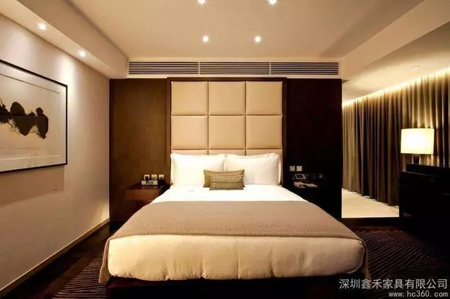 深夜去住酒店時,明明還有房間,為何酒店前台總是說「沒房」?
