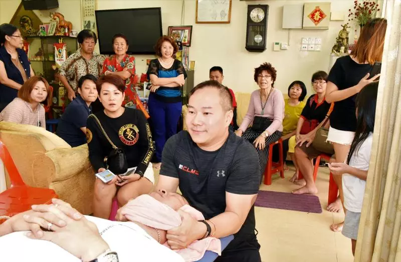 大馬著名跌打師傅Chris Leong「出事了」,老婆震怒開炮!跟家人爭吵還動手!