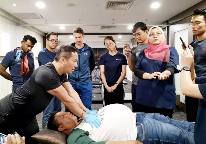 大馬著名跌打師傅Chris Leong「出事了」,老婆震怒開炮!跟家人爭吵還動手!