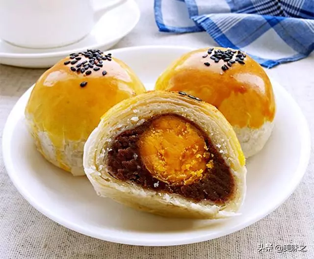 美味蛋黃酥的17種做法,蛋黃的咸香,一口酥到你心底
