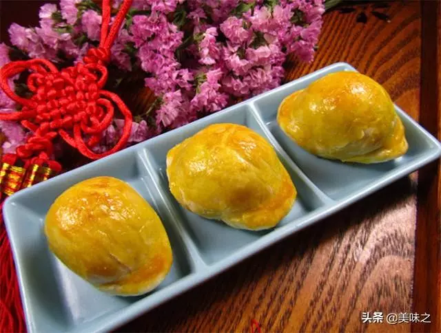 美味蛋黃酥的17種做法,蛋黃的咸香,一口酥到你心底