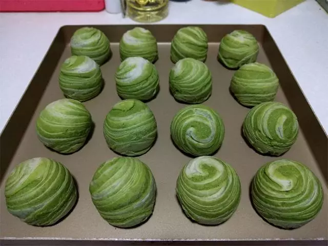美味蛋黃酥的17種做法,蛋黃的咸香,一口酥到你心底