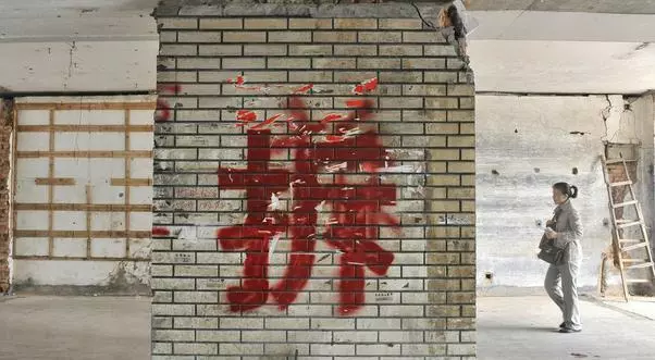 婆家拆遷後,小叔子搶走一大房子,給我留一小房子,如今我卻笑了
