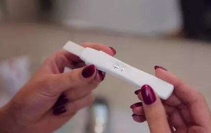 結婚後10年,妻子突然懷孕,我給她看診斷結果,她哭求我別離婚