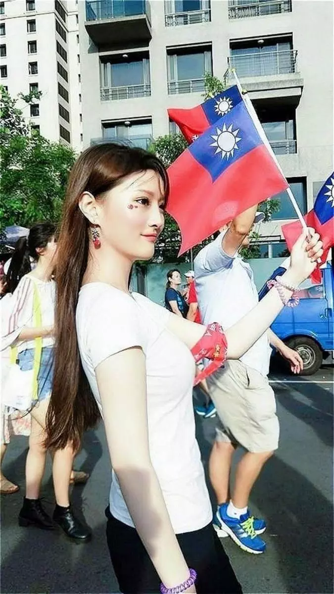 超級正妹現身挺韓 網:岳父要換人了!