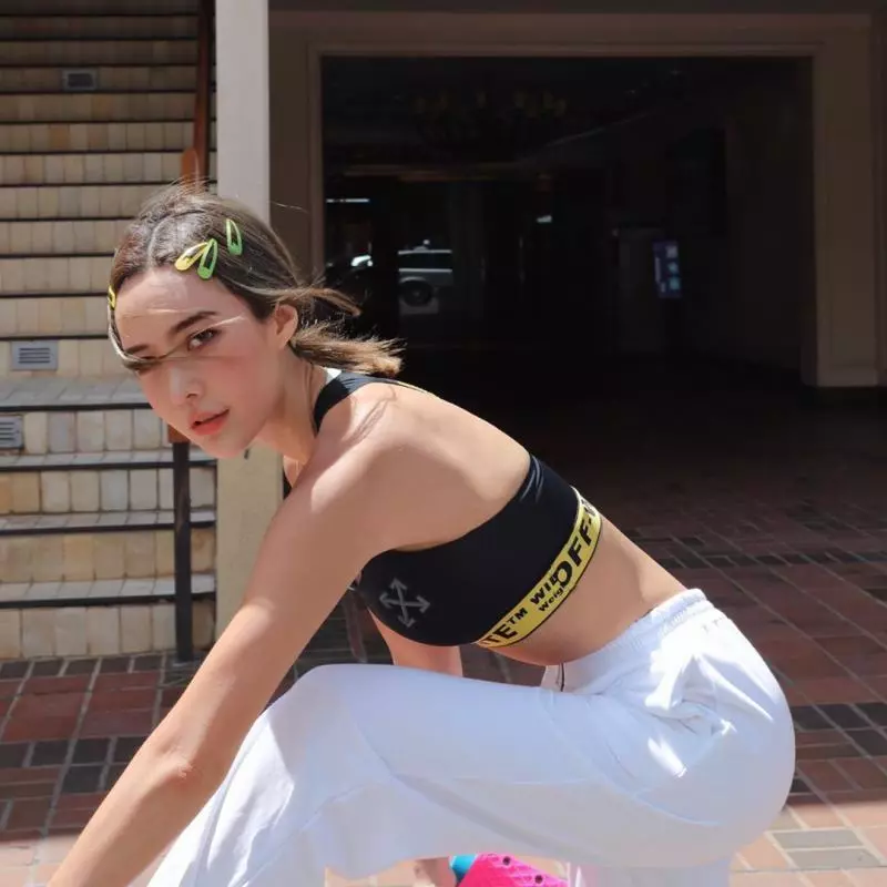 「余函彌Bonnie Yu」美艷五官水靈又迷人,健身美體更讓人看了日日享福夜夜滿足!