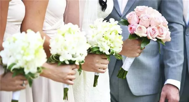 我妹結婚,我回家送親,她婆婆說話後,我讓我妹別嫁了