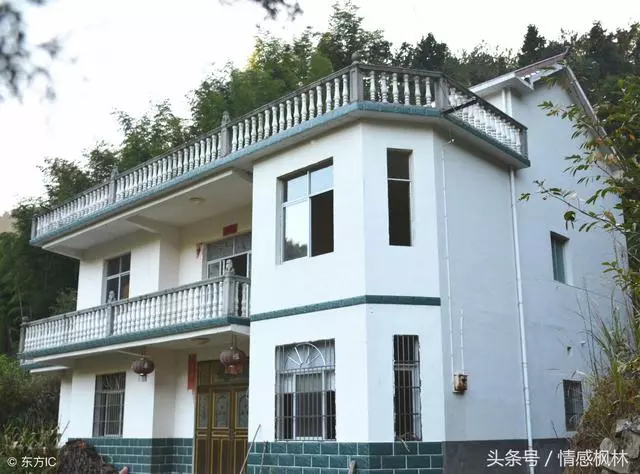 男友年薪四十萬,對我花錢大方,跟他回了一趟老家,我選擇分手!