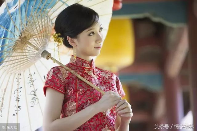 男子有錢後拋棄糟糠之妻,五年后街頭一相見傻了!