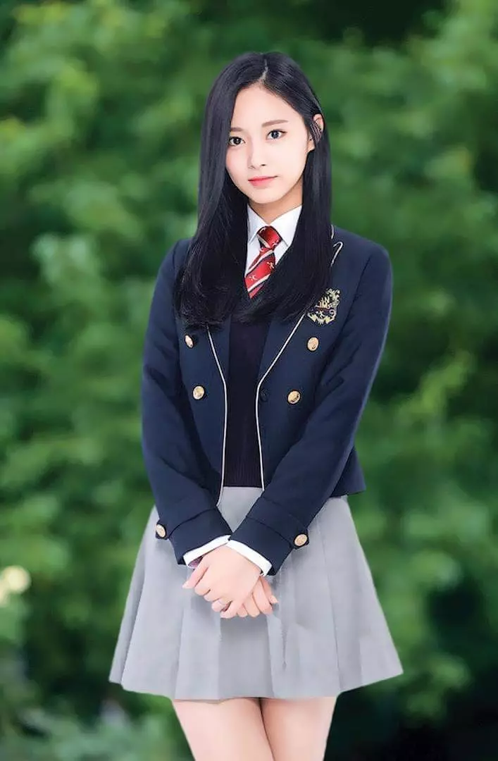 子瑜畢業了!感性po文最後一次穿校服 畢業照「染黑髮氣質學生樣」 曝光:全校最美
