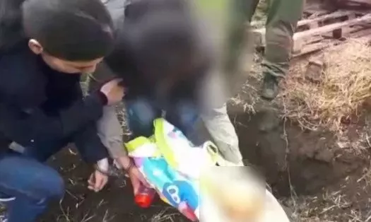 母養不起1歲嬰 勒斃裹棉被埋糞坑
