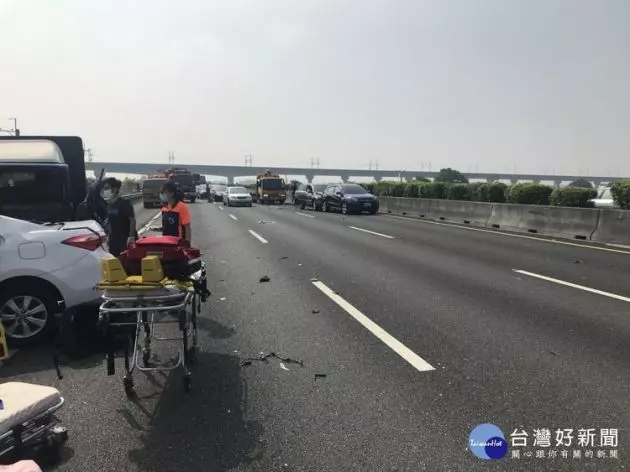 影/國道連環車禍 護理師吃完喜宴返家補慶生遇死劫