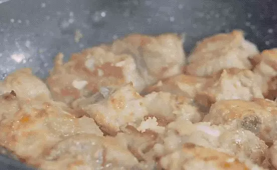 糖醋排骨的新做法,只需加一樣調料,味道翻倍好吃,兒子說有創意