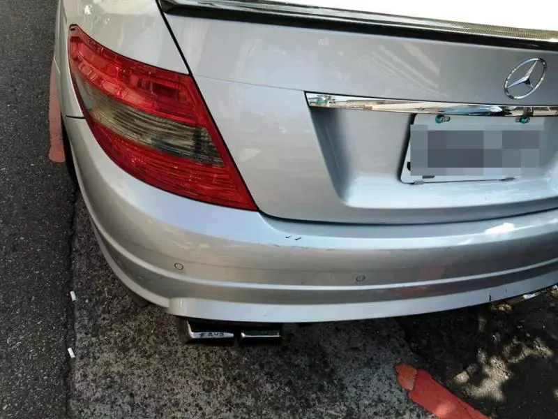 紅線內停車行不行?警方表示根據規定紅線內外停車就是開罰「別跟你的荷包過不去!」