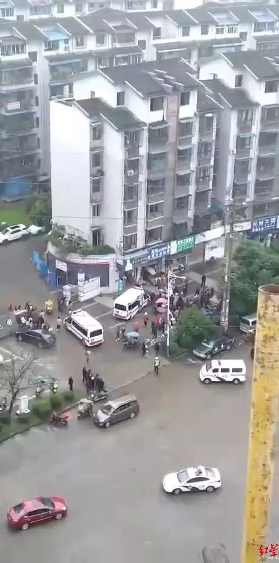 兩兄弟先後墜樓身亡 目擊者稱間隔僅幾十秒