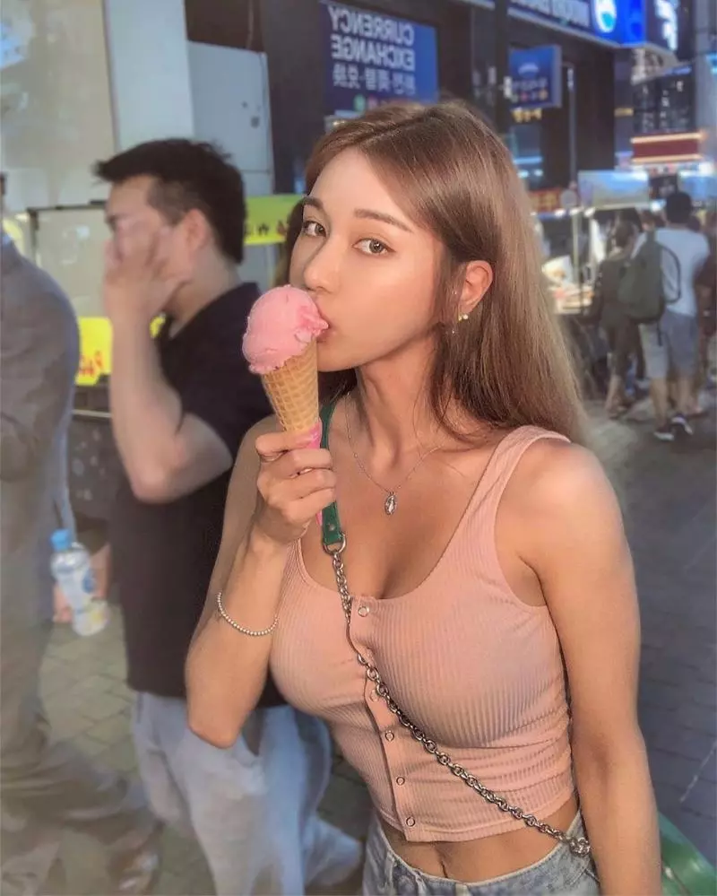 韓國火辣御姐「DJ SIENA」小麥色肌膚好狂野,性感曲線讓人快要招架不住了!