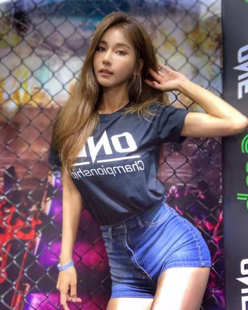 韓國火辣御姐「DJ SIENA」小麥色肌膚好狂野,性感曲線讓人快要招架不住了!