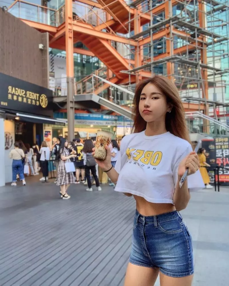 韓國火辣御姐「DJ SIENA」小麥色肌膚好狂野,性感曲線讓人快要招架不住了!