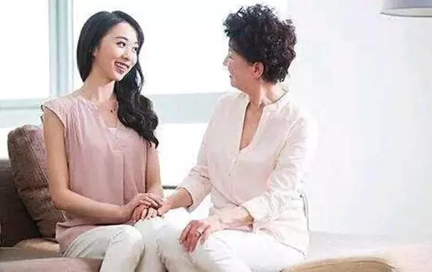老公,婆婆生病,我忙前忙後照顧她,你卻說我連保姆都不如