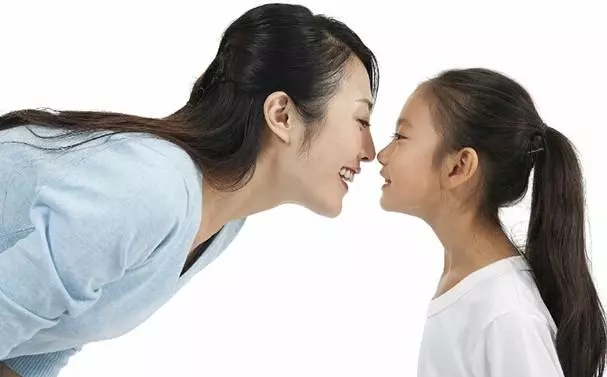 婆婆,我給你養老可以,只要你還我女兒一雙健康的眼睛