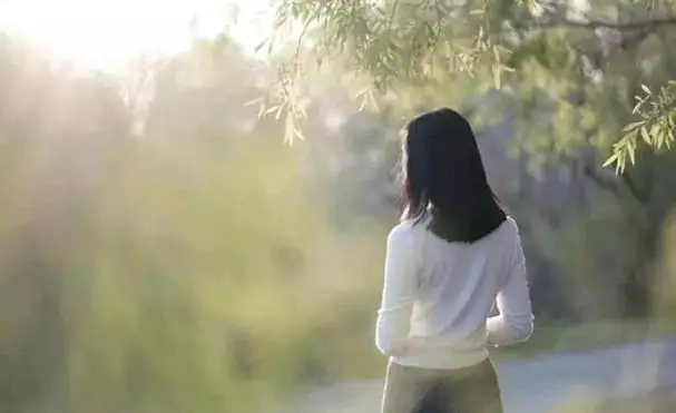 老公支持我與公婆決裂,卻背著我給他們花錢,我要不要繼續裝傻?