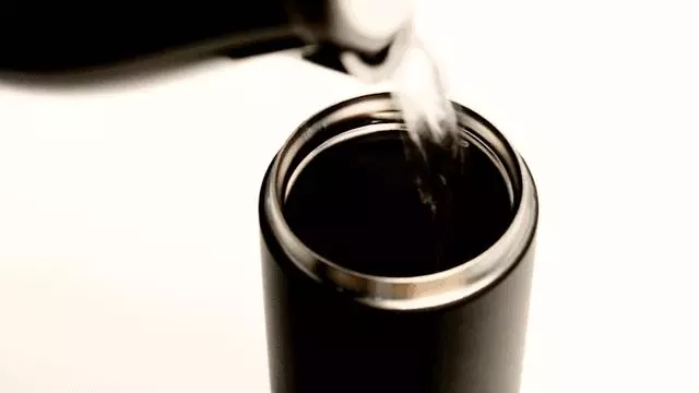 網傳會析出重金屬,保溫杯泡茶安全嗎?